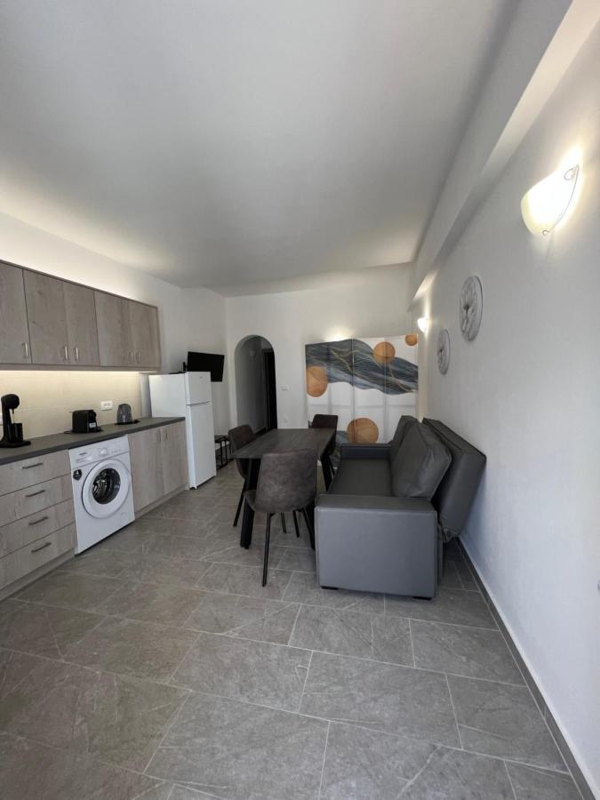 Petit Homme By Andreas Apartment Perissa  Exterior photo